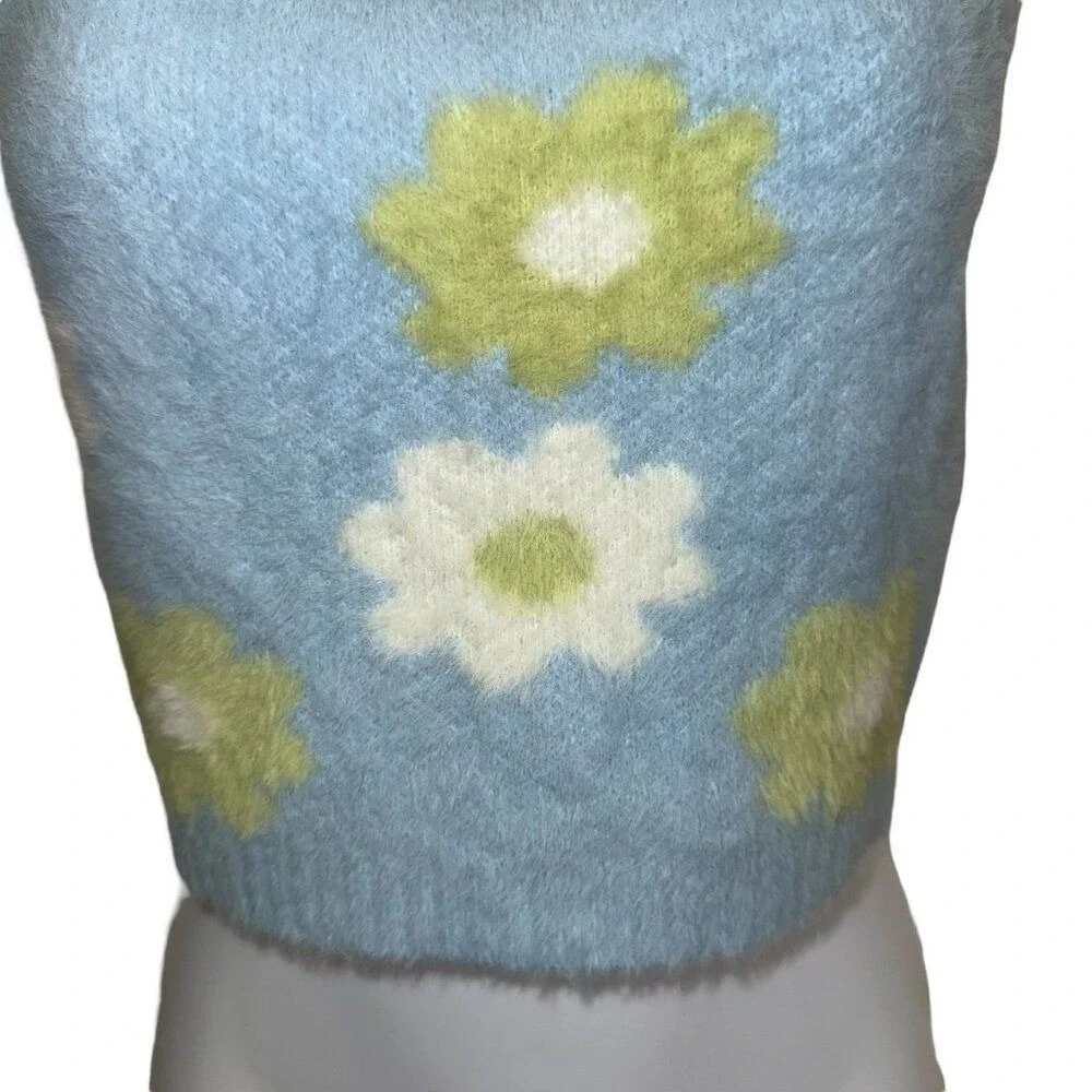 KENDALL‎ & KYLIE Pacsun Baby Blue Fuzzy Floral Crop Top NWT Size Medium - Picture 4 of 6